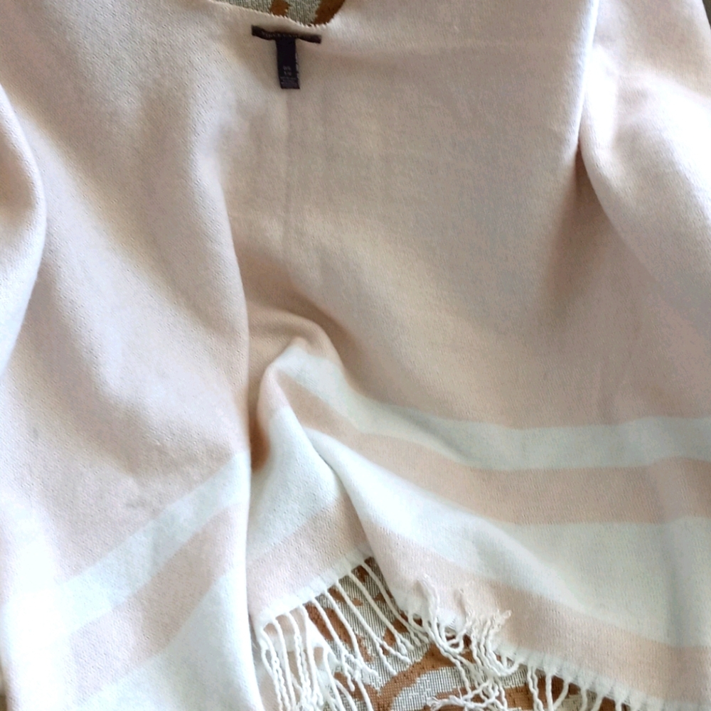 Vince Camuto Wrap - Picture 3 of 7